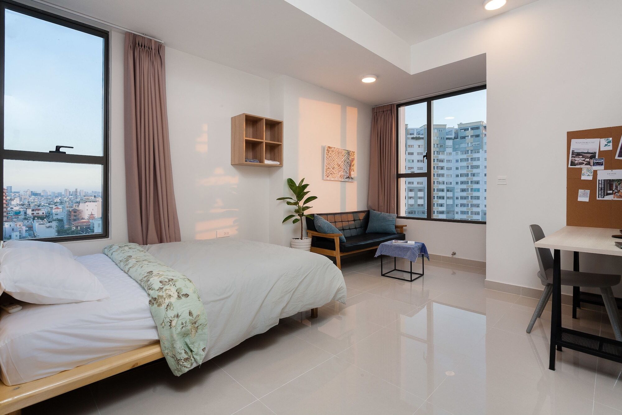 Minimalist Rivergate Apartment *