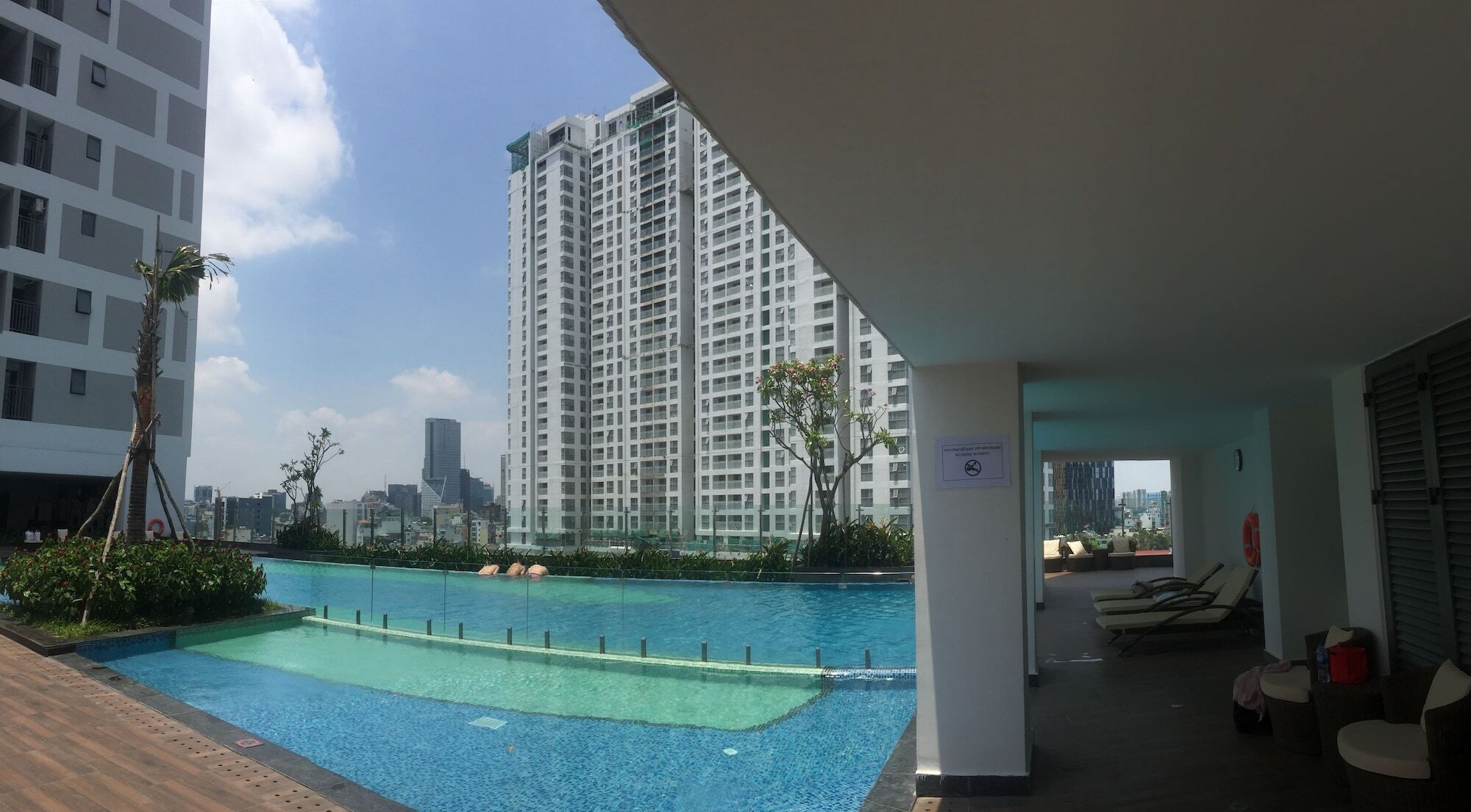 Minimalist Rivergate Apartment