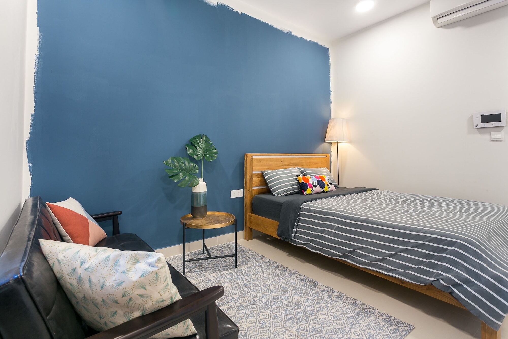 Minimalist Rivergate Apartment *