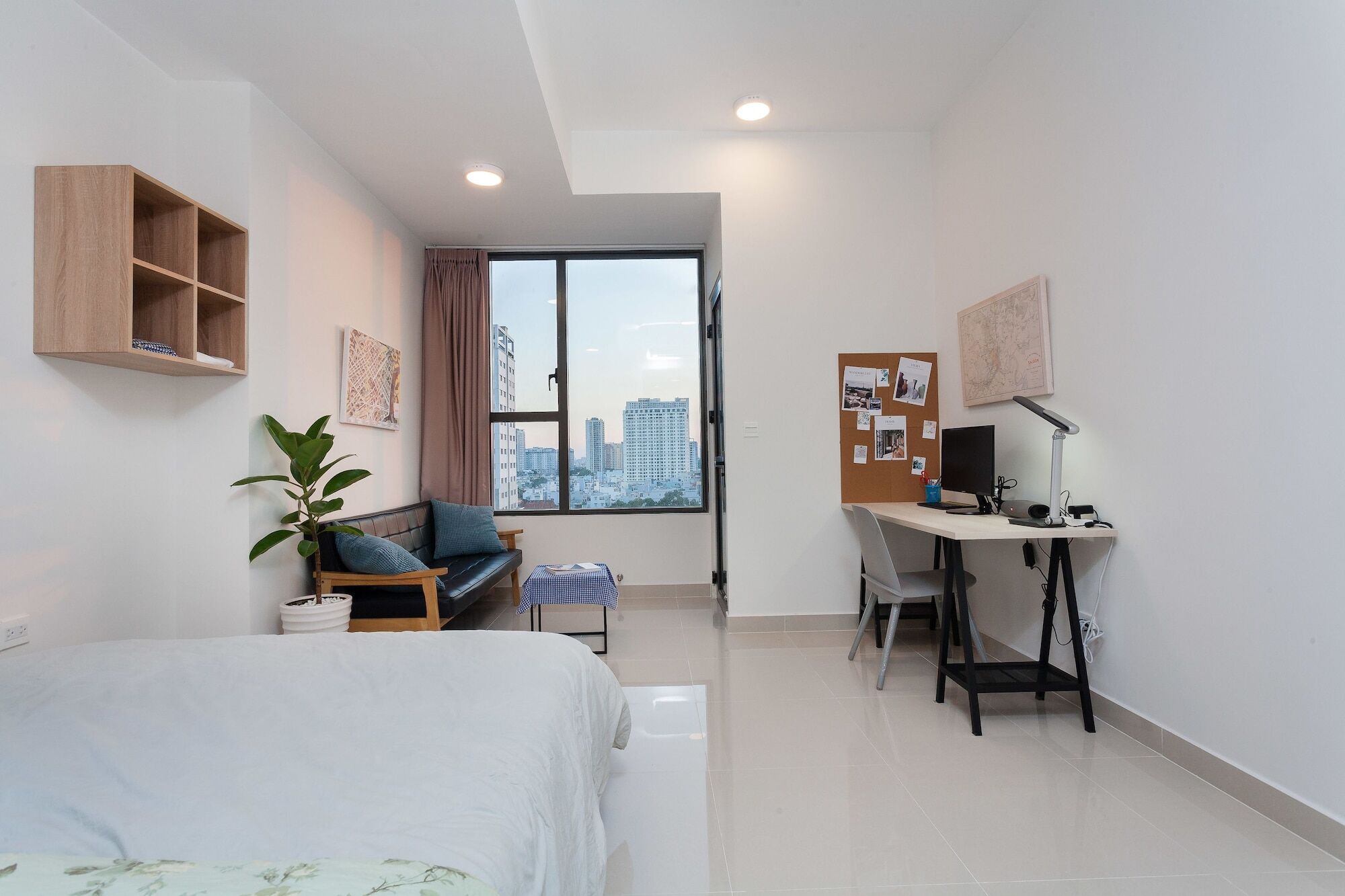 Minimalist Rivergate Apartment